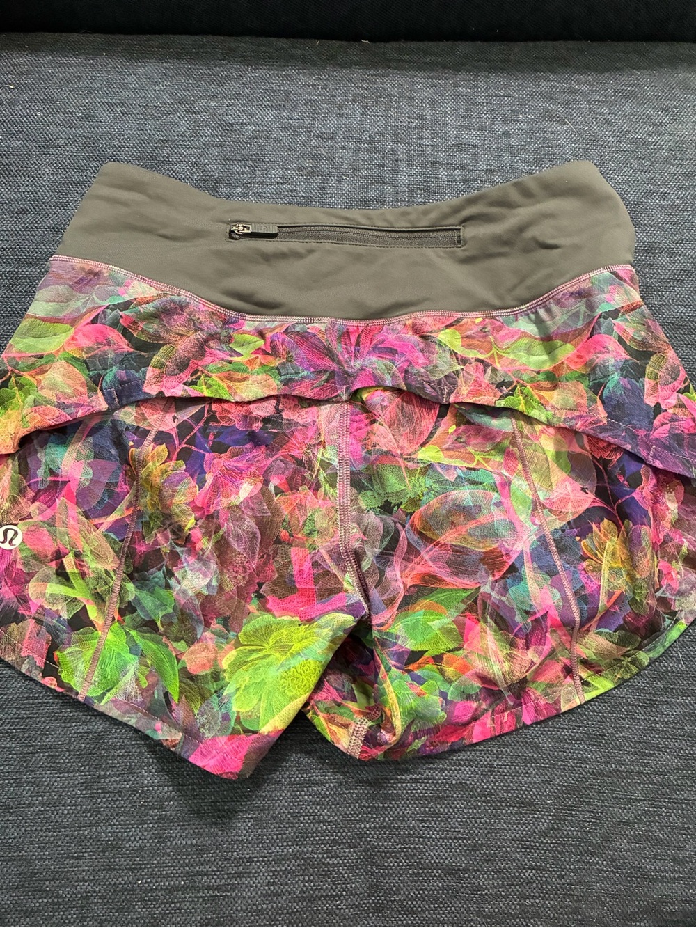 Lululemon Speed Up Mid-Rise Short 4" Vivid size 2 - Picture 6 of 9